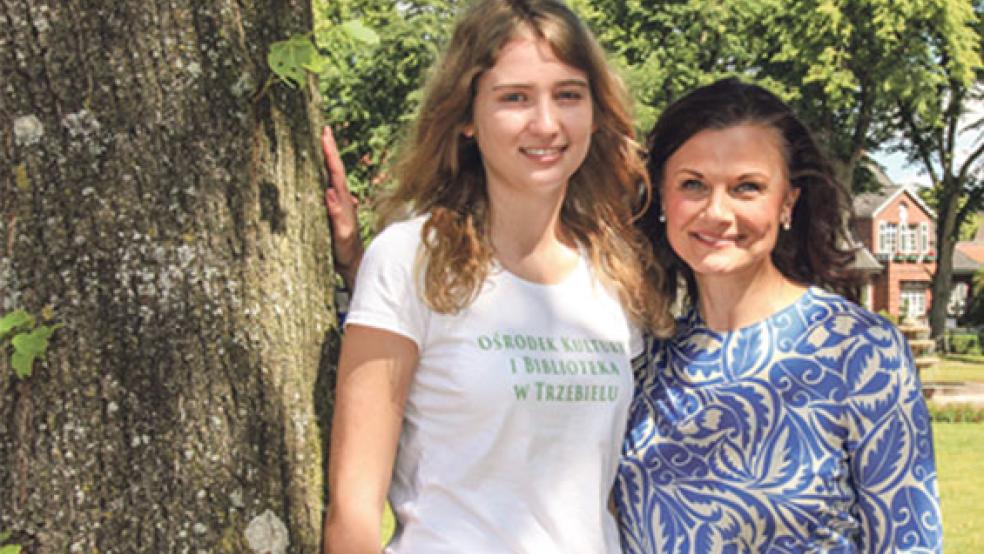 Mirja Sund aus Halte begleitet die CDU-Bundestagsabgeordnete Gitta Connemann aus Hesel derzeit im Rahmen eines Praktikums auf Schritt und Tritt. © Foto: Büro Connemann