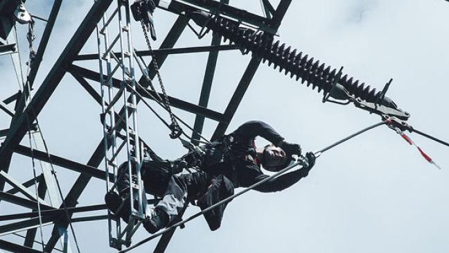 Stromleitung reißt durch Schwingungen