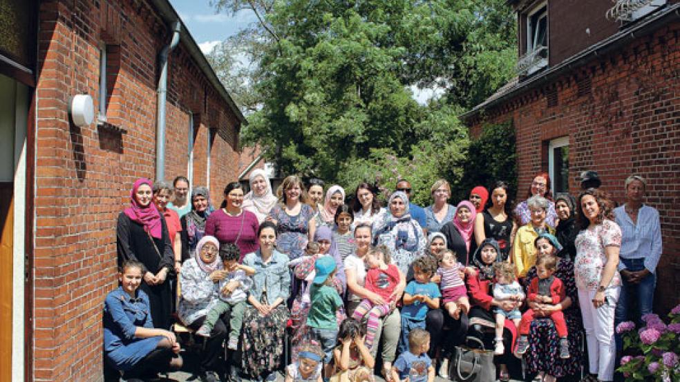 Mit ihren Familien feierten rund 30 Frauen das Ende ihres erfolgreich absolvierten Sprachkurses. © Foto: Berents