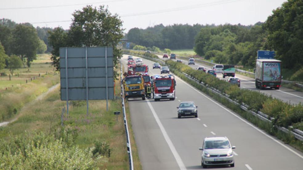 Die Feuerwehr war heute wegen eines brennenden Notstromaggregates auf der Autobahn 31 im Einsatz. © Foto: Feuerwehr/Rand