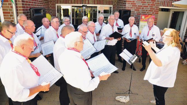 Sommerfest in der Seniorenresidenz in Weener lockte viele Gäste an
