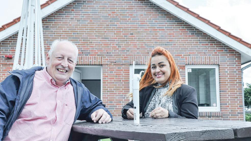 Die neue Kiosk-Betreiberin Ana Cristina da Silva Gomes wird von ihrem Ehemann Jörg Betz unterstützt.  © Foto: Boelmann