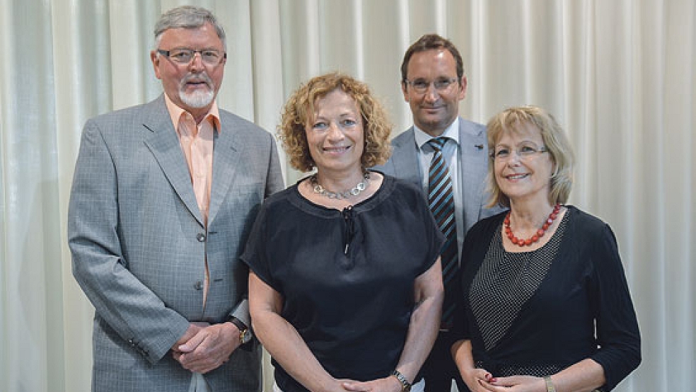 Der neue Vorstand der Nachbarschaftshilfe in Leer: (von links) Herbert Niemeyer, Kerstin Pauw, Thomas Exner und Christina Stoye-Grünau. © Foto: Himstedt