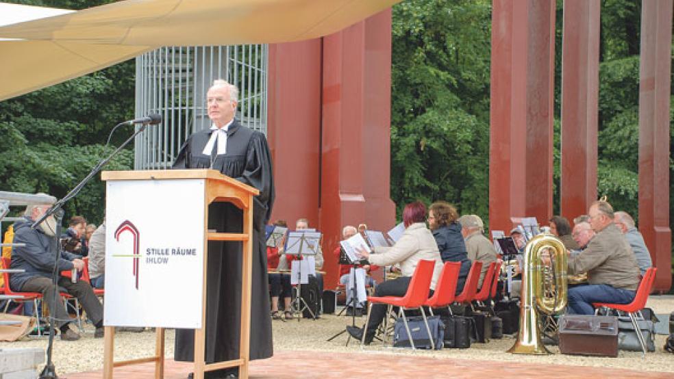 Landessuperintendent Dr. Detlef Klahr predigte zum zehnjährigen Bestehen an der Klosterstätte Ihlow.  © Foto: Georg Janssen