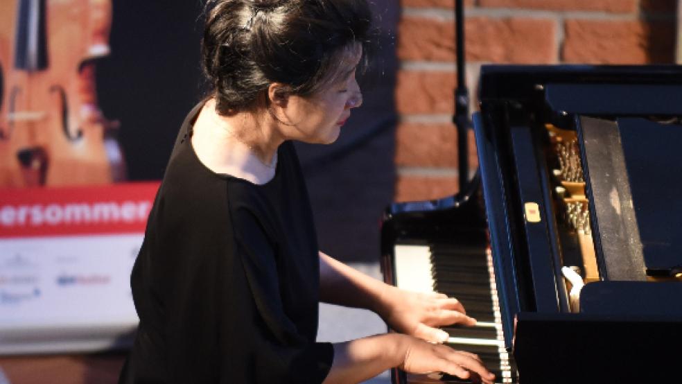 Die südkoreanische Pianistin Hie-Yon Choi setzte am Freitagabend in Holtrop ihren Beethoven-Sonaten-Zyklus fort. © Foto: Carsten Gleich