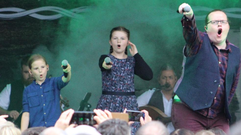 Gab Vollgas auf der Bühne: Angelo Kelly, der zuammen mit seiner Frau und seinen Kindern auftritt. © Foto: Berents