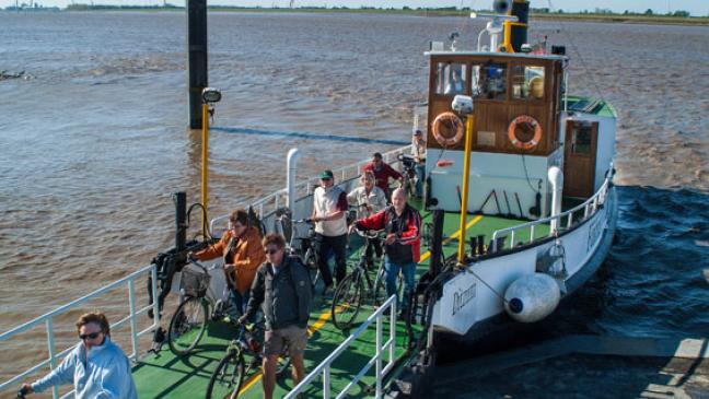 Ditzumer Hafen für Fahrzeuge gesperrt