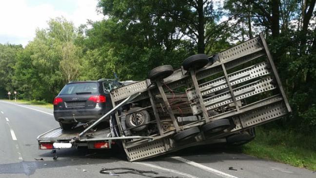 Vier Verletzte bei schwerem Unfall