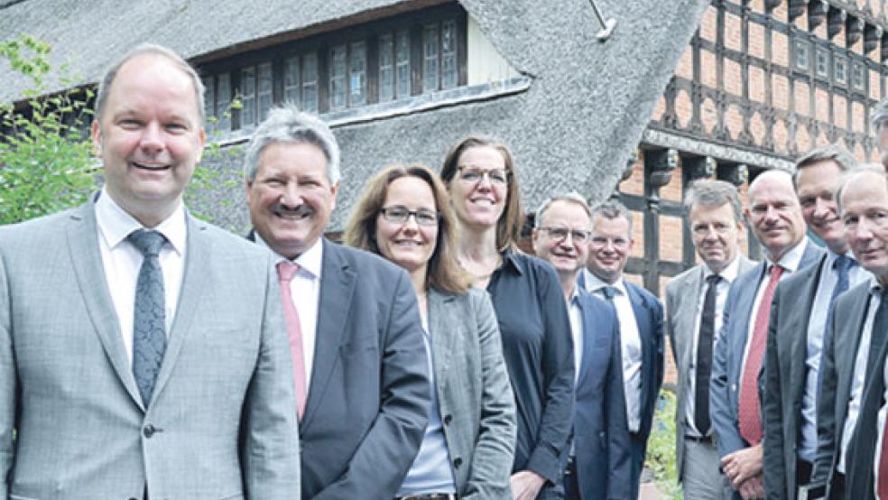 Die 44. Ratssitzung der Ems Dollart Region (EDR) fand kürzlich im Museumsdorf Cloppenburg statt. Auch EDR-Interreg-Geschäftsführerin Ilona Heijen aus Bunde (dritte von links) nahm daran teil.  © Foto: Ems Dollart Region