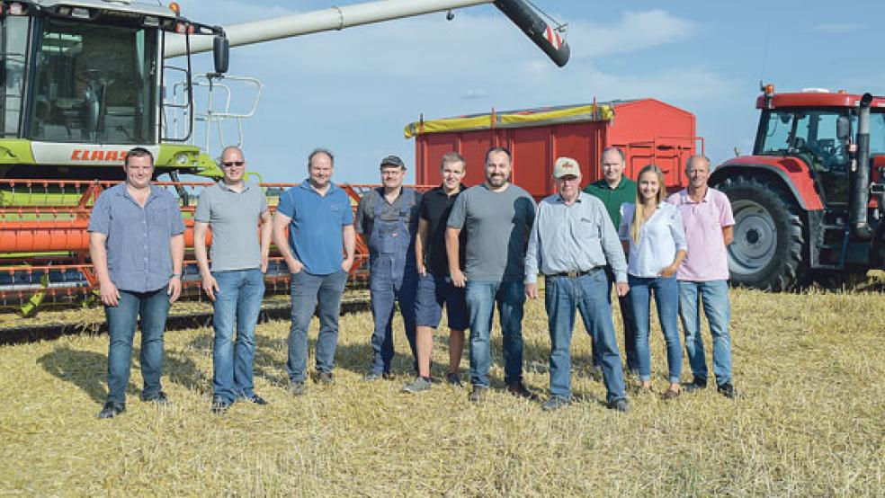 »Mein linker, linker Platz ist frei« - Landwirte der Rheiderländer Marsch bieten auf ihren Mähdreschern Platz für Co-Piloten. Anmelden sollte man sich so schnell wie möglich.  © Foto: Himstedt