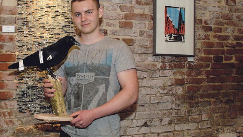 »Tiere natürlich zu präparieren ist auch eine Kunst«, sagt Bram van Leeuwen, dessen Eltern das Kunstzentrum in Coldam besitzen.  © Foto: Kuper
