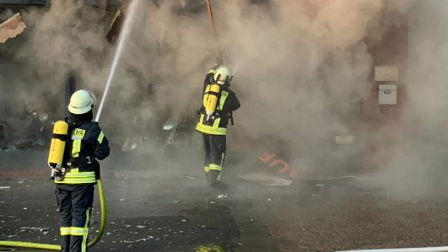Werkstatt steht  in Flammen