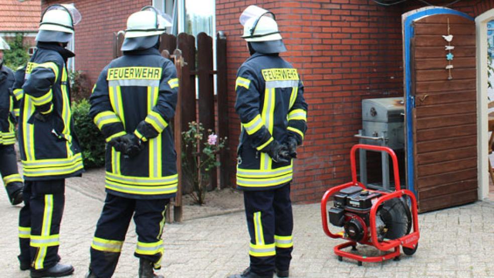 Die Feuerwehr sorgte für eine Entlüftung des Hauses, das Feuer war bereits erloschen, als die Einsatzkräfte vor Ort eintrafen. © Foto: Feuerwehr/Rand