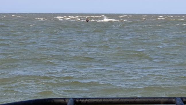 Seenotretter holen Surfer von Sandbank