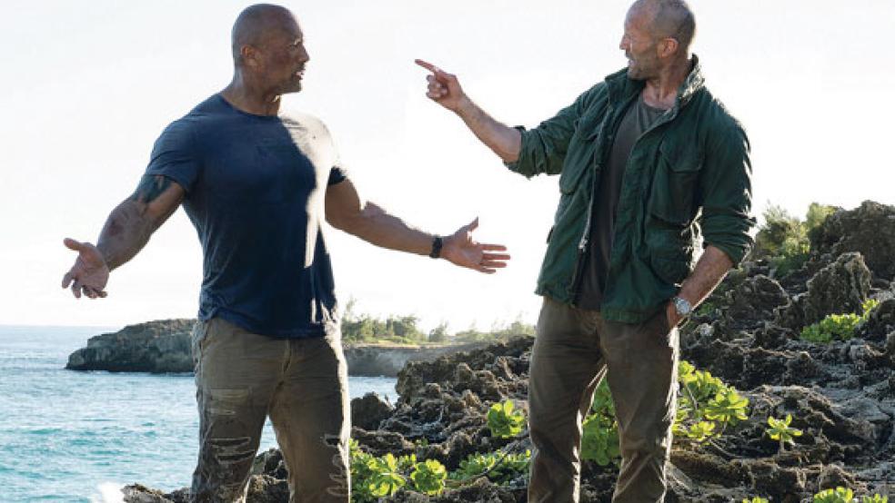 Secret-Service-Agent Luke Hobbs (Dwayne Johnson, links) und Ex-Elitesoldat Deckard Shaw (Jason Statham) müssen ihre Differenzen wieder einmal hinten anstellen. © Foto: Universal Pictures