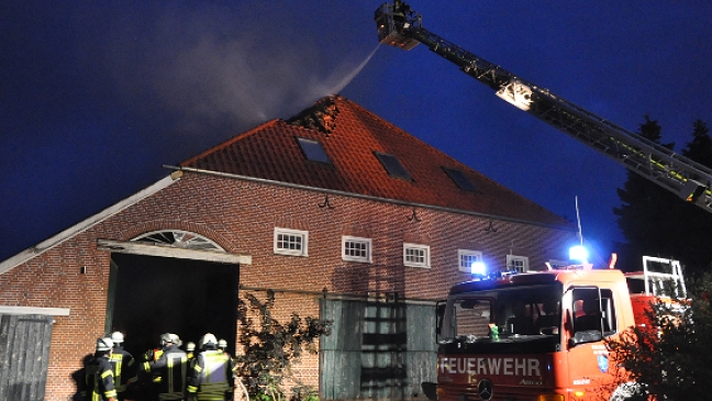 Dachstuhl von Scheune durch Feuer zerstört