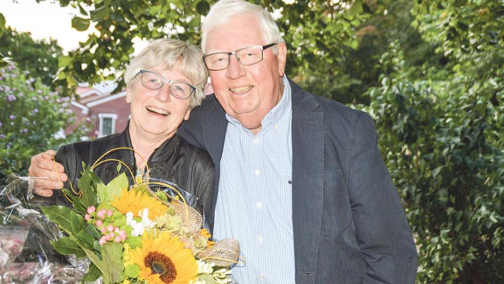 21 Jahre lang war er das Gesicht des Vereins für Körperbehinderte und ihre Freunde, nun wurde Jan-Dieter van Hoorn in den wohlverdienten Ruhestand seines Ehrenamts verabschiedet. Bei seiner Abschiedsrede dankte der bisherige Vorsitzende nochmal allen Unterstützern des Vereins, aber vor allem seiner Ehefrau Helga.  © Foto: Himstedt