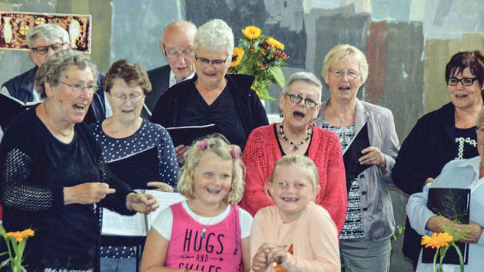 Der Chor der Emmausgemeinde auf der Feier zum 50-jährigen Bestehen des Kirchengebäudes 2017. © Foto: Himstedt