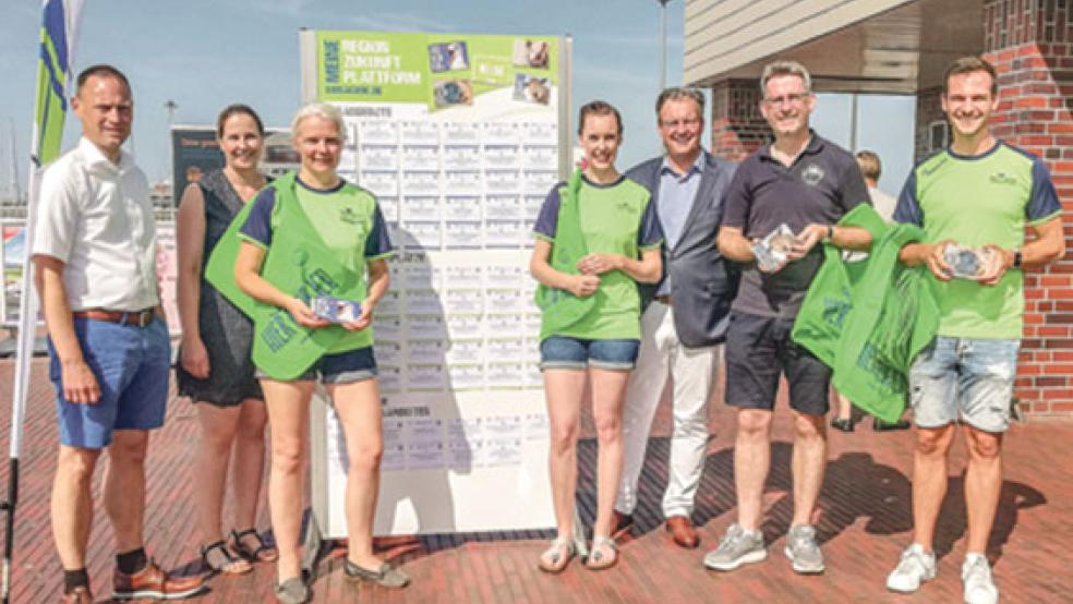 Warben für die Region (von links): Rainer Rürken (AG Reederei Norden-Frisia), Ingrid Rump (Wirtschaftsförderung Stadt Norden), Silke Kuhlemann, Mareike Buß (beide Ems-Achse), Bürgermeister Heiko Schmelzle (Stadt Norden), Dr. Dirk Lüerßen (Geschäftsführer Ems-Achse) und Jens Schröder (Stadt Lingen). © Foto: Ems Achse