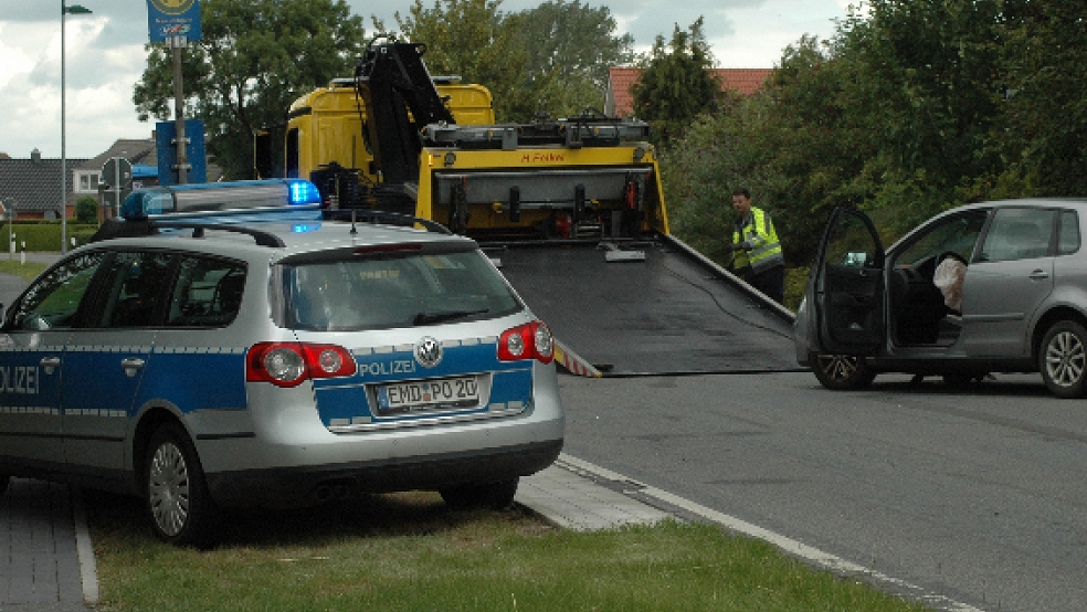 Beide Fahrzeuge mussten abgeschleppt werden. © Foto: Szyska