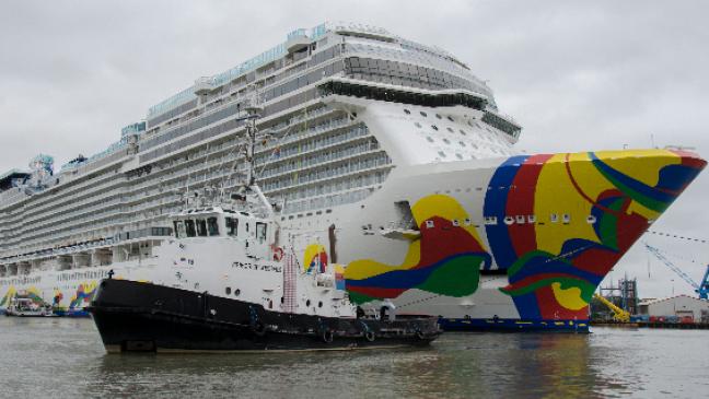 Norwegian Encore präsentiert sich im Werfthafen
