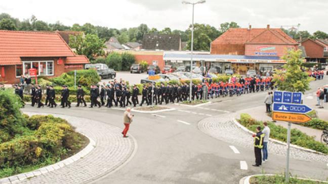Feuerwehr-Geburtstag feiert mit Umzug großes Finale