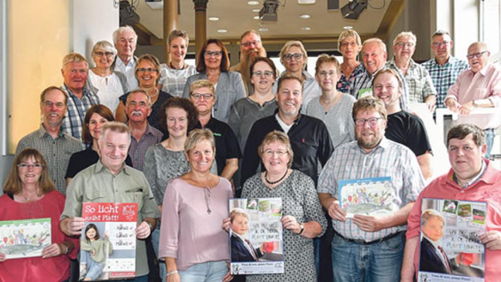 Vorfreude auf den September: Für die Plattdeutschbeauftragten im Zweisprachenland Ostfriesland ist der »Plattdüütsk­maant« im September jedes Mal ein großes Ereignis.  © Foto: Ostfriesische Landschaft