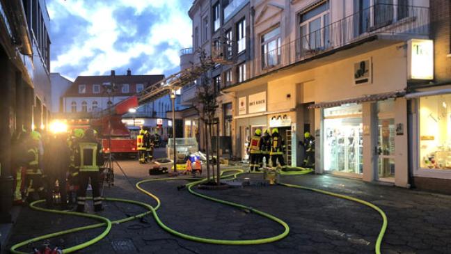 Zimmerbrand hält Insel-Wehr in Atem