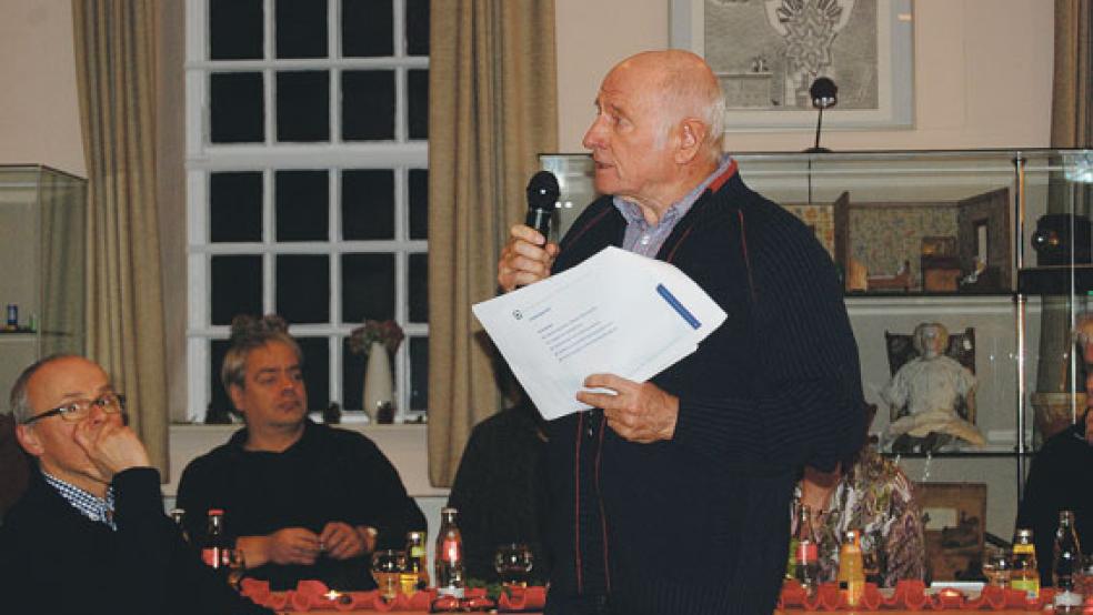UWG-Fraktionschef Dieter Weber fordert eine Auflösung der stadteigenen Hafen und Tourismus GmbH. © Archivfoto: Hoegen