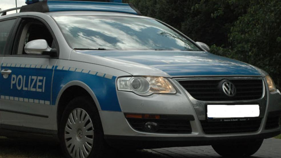 Die Polizei wurde von Landkreis-Mitarbeitern gerufen, weil ein Bauherr in Jemgum gegen einen verhängten Baustopp auf die Barrikaden ging. © Foto: Szyska