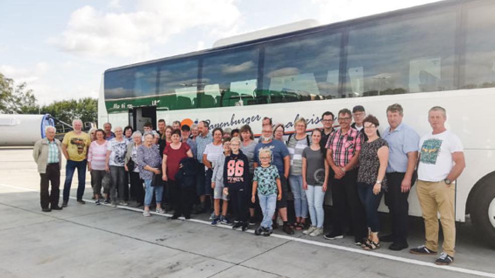 Eine Tagesfahrt des Vogelzucht und Naturschutzvereins Weener führte zum »Weltvogelpark Walsrode«. © Foto: privat