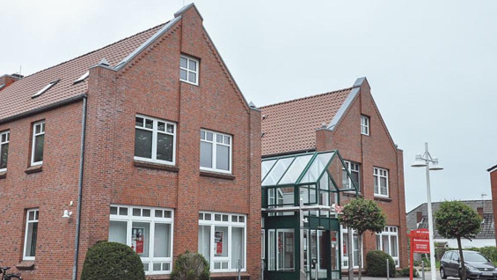 In Stapelmoor wird es ab Mitte November nur noch ein SB-Terminal geben. Die bisherigen drei Sparkassen-Mitarbeiter werden abgezogen. Das schmeckt vielen Stapelmoorern überhaupt nicht.  © Boelmann