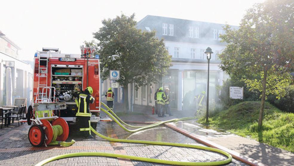 Die Feuerwehr Norderney war heute Vormittag mit fünf Fahrzeugen und 42 Kräften im Einsatz. © Foto: Feuerwehr Norderney