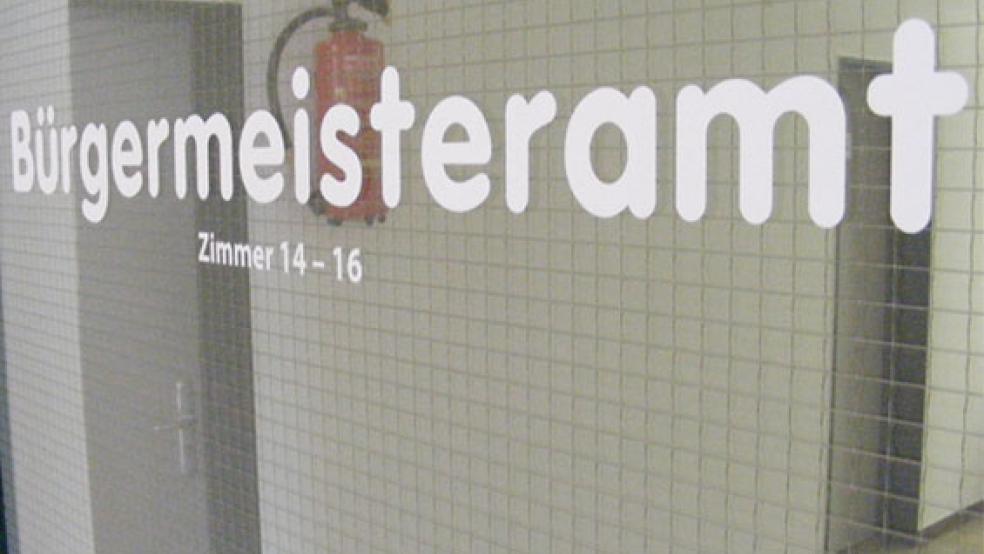 Die Tür zum Bürgermeisteramt im Rathaus der Stadt Weener will die SPD mit einem eigenen Kandidaten für die Wahl im Herbst 2021 öffnen. © Foto: Szyska
