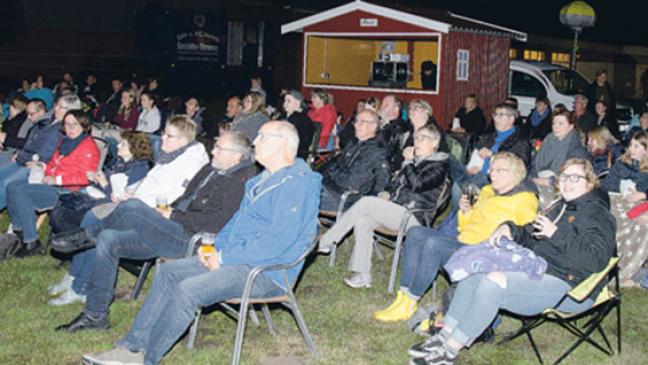 Königliches Kino-Vergnügen unter dem Bunder Nachthimmel