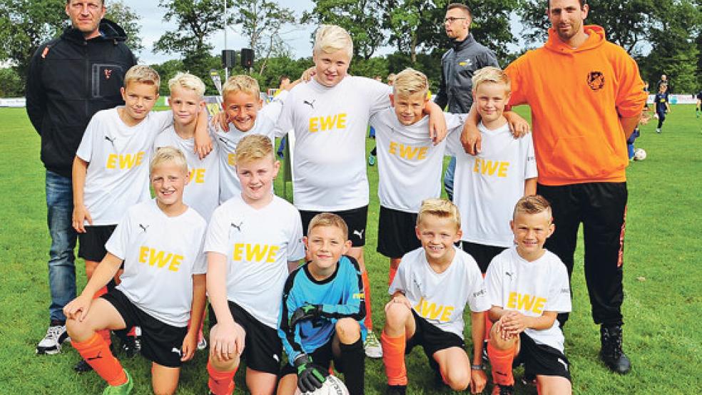 Trotz der Final-Niederlage gab es für die JSG Möhlenwarf/Wymeer-Boen allen Grund zur Freude: Sie dürfen an der Finalrunde im Bremer »Wohninvest Weserstadion« teilnehmen. © Fotos: EWE