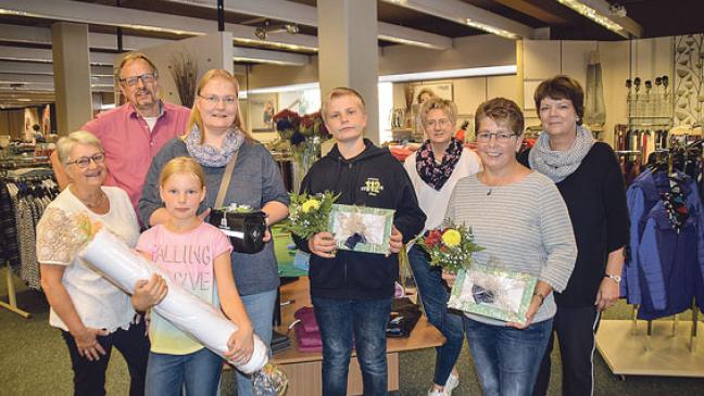 Gewinne des Schätzspiels übergeben