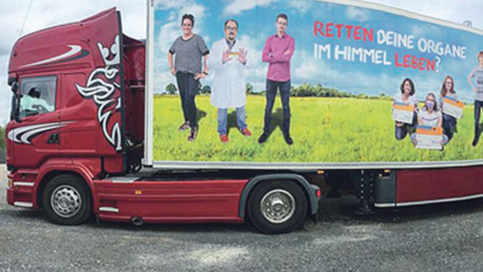Auch ein Bild von Janine Tuin aus Weener (ganz links) ist auf dem Lastwagen zu sehen, der in Zukunft quer durch Europa fahren wird. © Foto: Organtransplantierte Ostfriesland