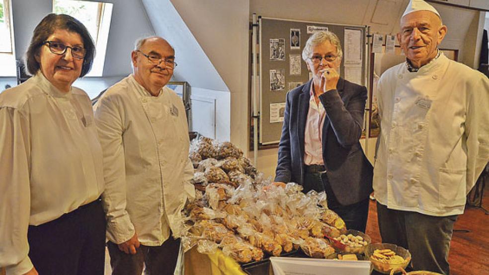 Schmackhafte Kekse gab es aus dem »Backhuus« von Jan und Evert Druivenga. © Fotos: Ammermann