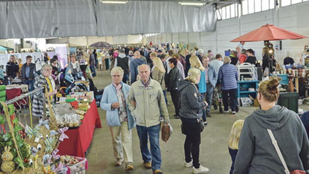 Bereits am frühen Sonntagvormittag lockte die zehnte Ausgabe des Hobby- und Kreativmarktes zahlreiche Schaulustige in die Weeneraner Landsburg-Halle. © Foto: Ammermann