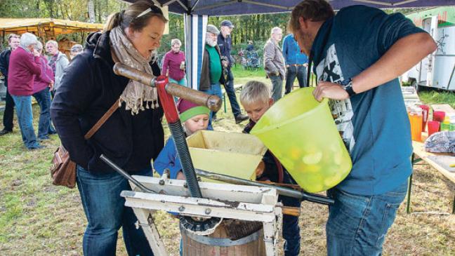 Apfelsaft aus eigenem Garten