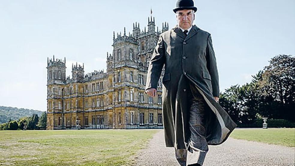 Chefbutler Carson (Jim Carter) wird aufgrund des royalen Besuchs in »Downton Abbey« aus seinem wohlverdienten Ruhestand geholt. © Foto: Universal Pictures