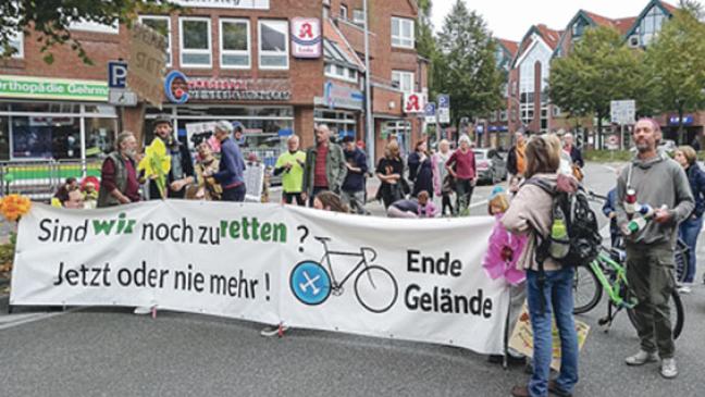 Straßenblockade nach der Klimaschutz-Demo
