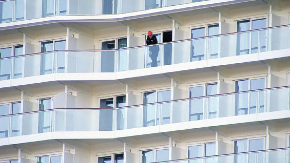 »Wir liegen baulich gut in der Zeit«, sagte Werftsprecher Peter Hackmann gestern zum Stand der Arbeiten auf dem neuen Kreuzfahrtschiff »Norwegian Encore«. Der Ozeanriese bietet Platz für insgesamt 4000 Passagiere. © Foto: Szyska