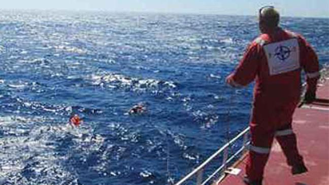 Leeraner Frachter rettet zwei Flüchtlinge