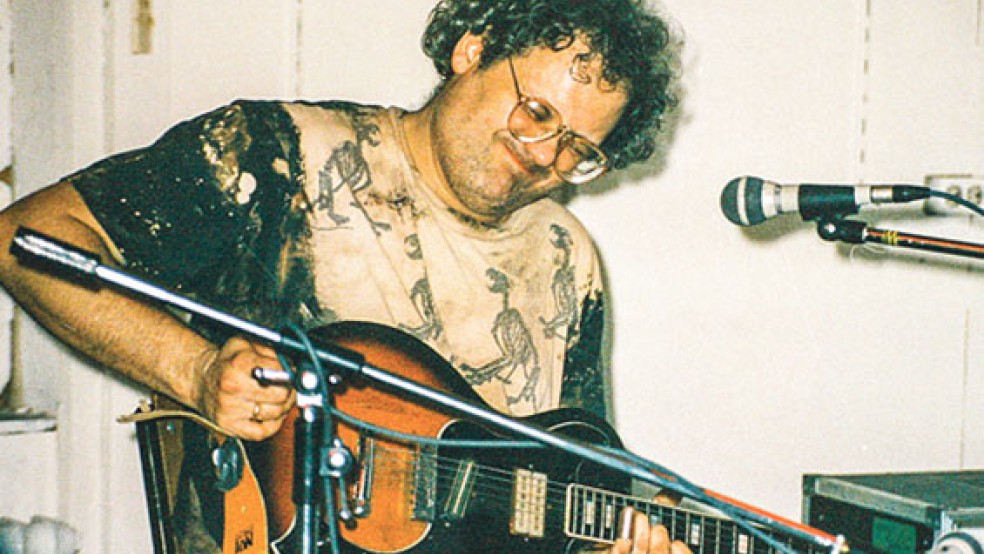 Eugene Chadbourne bei seinem Auftritt im Jugendzentrum im März 1991. © Foto: Kulturspeicher