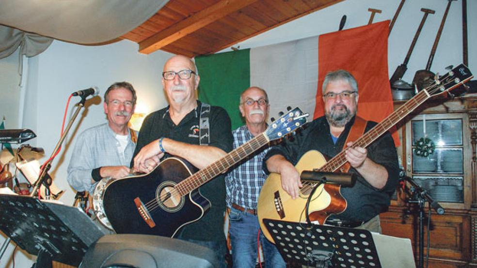 Als die »Finnegans« machen (von links) Harald Schwarzer, Claus Claaßen, Günter Burmester und Günter Marzan seit fast 20 Jahren »Fine Irish Pub Music«.  © Fotos: Kuper