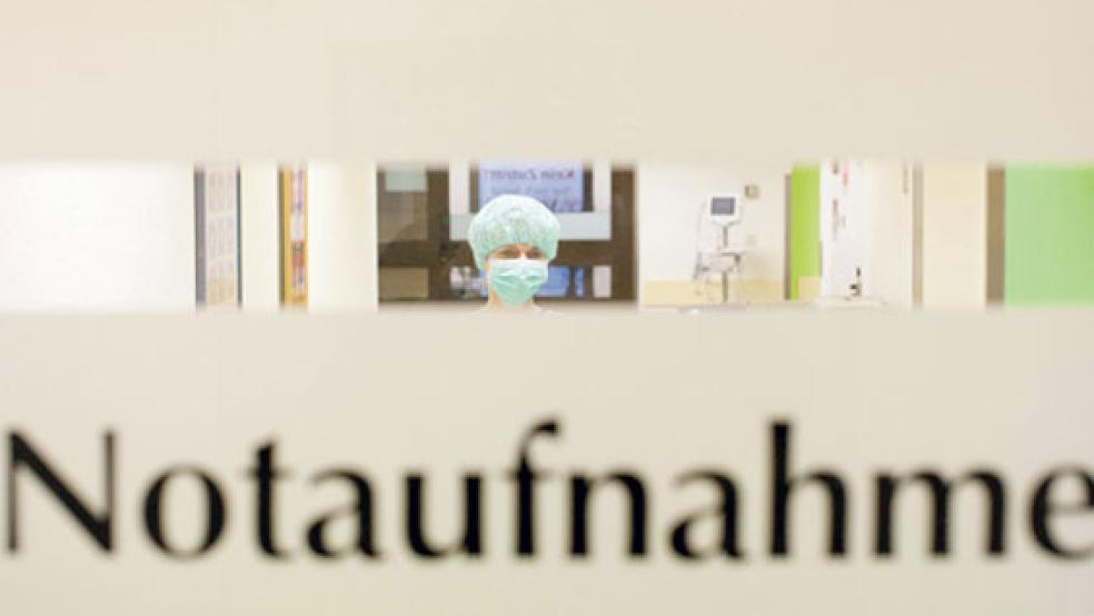 »In keinem Fall ist die Notaufnahme ein Ersatz für den Besuch beim Hausarzt«, sagt Dr. Hans-Jürgen Wietoska vom Leeraner Klinikum. Bei dem Foto handelt es sich um ein Symbolbild.  © Foto: Gentsch (dpa)