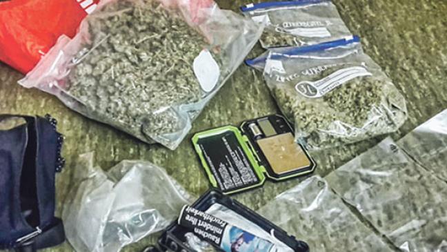 Heroin aus dem Fenster geworfen