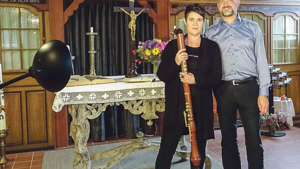 Gaben ein Konzert in Pogum: Petra Schiedeck (Flöten) aus Burgsteinfurth und Christian Meyer (Orgel) aus Leer. © Foto: privat